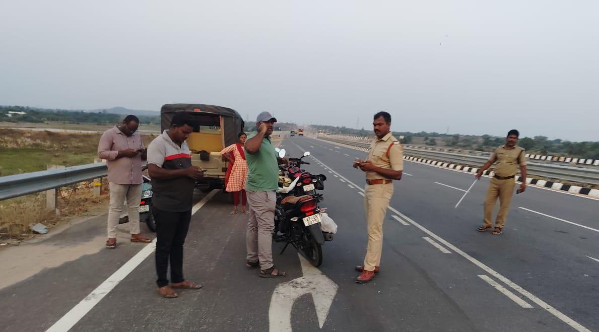 SPchittoor's tweet image. Today, vehicle checking was conducted within the limits of Rompicherla Police Station by SI Rompicherla, as part of routine enforcement measures. @APPOLICE100 #roadsafety #trafficrules