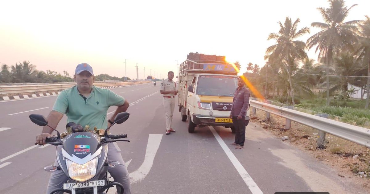 SPchittoor's tweet image. Today, vehicle checking was conducted within the limits of Rompicherla Police Station by SI Rompicherla, as part of routine enforcement measures. @APPOLICE100 #roadsafety #trafficrules