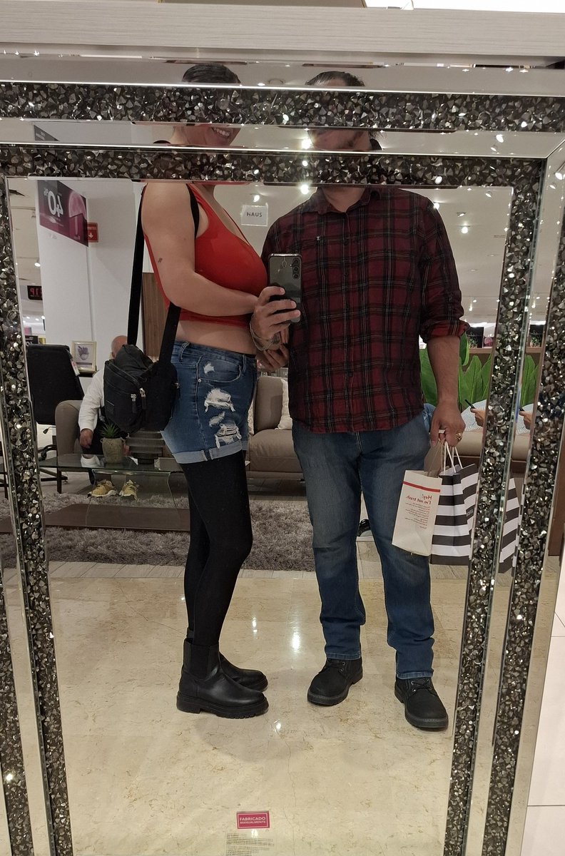 Violet Unique Horny y su Marido Enamorado tweet media