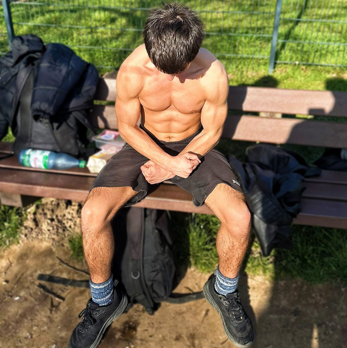 themambrus's tweet photo. The only way to be in peak health in 2026:

-cut out all mainstream music
-uninstall all SM from your phone
-do 80% of your work on your phone OUTSIDE on the sun
(8h sun days)
-be autistic about NOT consuming seed oils and microplastics
-avoid ALL vegetables and goy grain sludge https://t.co/5Y20gwPcoo