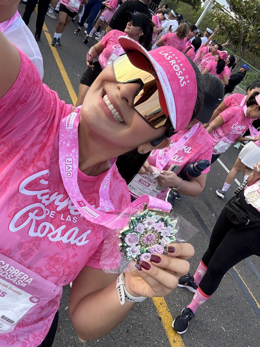 nini_cantillo's tweet image. Una carrera que nos revela que, incluso en los momentos más difíciles, tenemos la fuerza para seguir y superar las pruebas que la vida nos impone.

Corrí, disfruté y cumplí… ¡Vamos por más! 🏃🏻‍♀️♥️💪🏻

#CarreraDeLasRosas
#SeVienenOtras
#5K