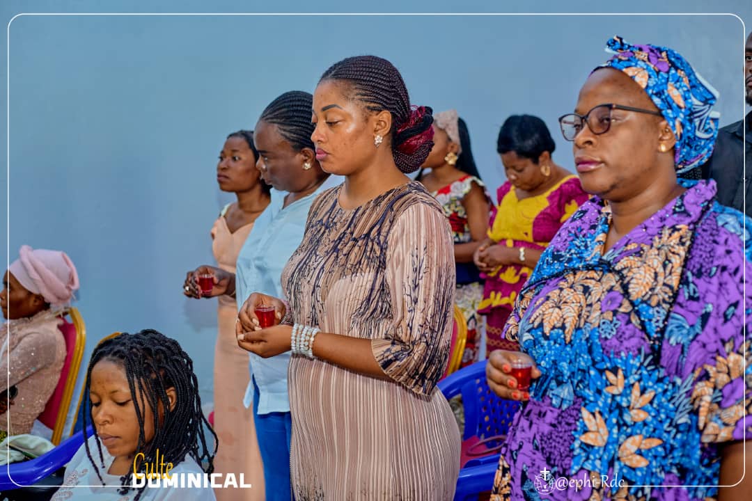 EphiRDCongo's tweet photo. 4 vérités sur le malheur spirituel:
1️⃣Absence d joie:du plaisir,mais aucune paix profonde
2️⃣Poids d la culpabilité :esclave d sa propre conscience
3️⃣Solitude spirituelle:coupé du Créateur
4️⃣Quête d salut:à la recherche d’un Libérateur
Dieu cherche 1 cœur sincère,pas une apparence https://t.co/Hzq1Mzk9qi
