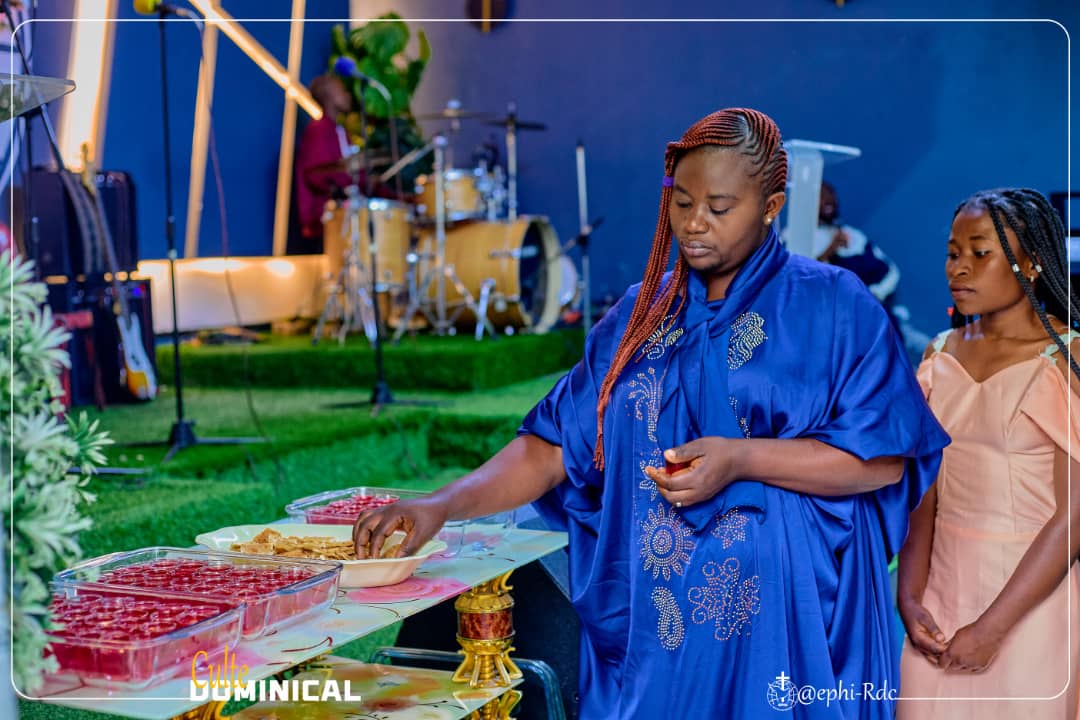 EphiRDCongo's tweet photo. 4 vérités sur le malheur spirituel:
1️⃣Absence d joie:du plaisir,mais aucune paix profonde
2️⃣Poids d la culpabilité :esclave d sa propre conscience
3️⃣Solitude spirituelle:coupé du Créateur
4️⃣Quête d salut:à la recherche d’un Libérateur
Dieu cherche 1 cœur sincère,pas une apparence https://t.co/Hzq1Mzk9qi