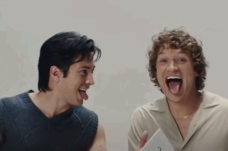 justsomegir12's tweet photo. Jace actor!au where he's just as unhinged as Hudson, just saying the craziest things while the other actors look like: 😀

#Jacaerys #Hotd #incorrectquotes https://t.co/o0unJyqtWV