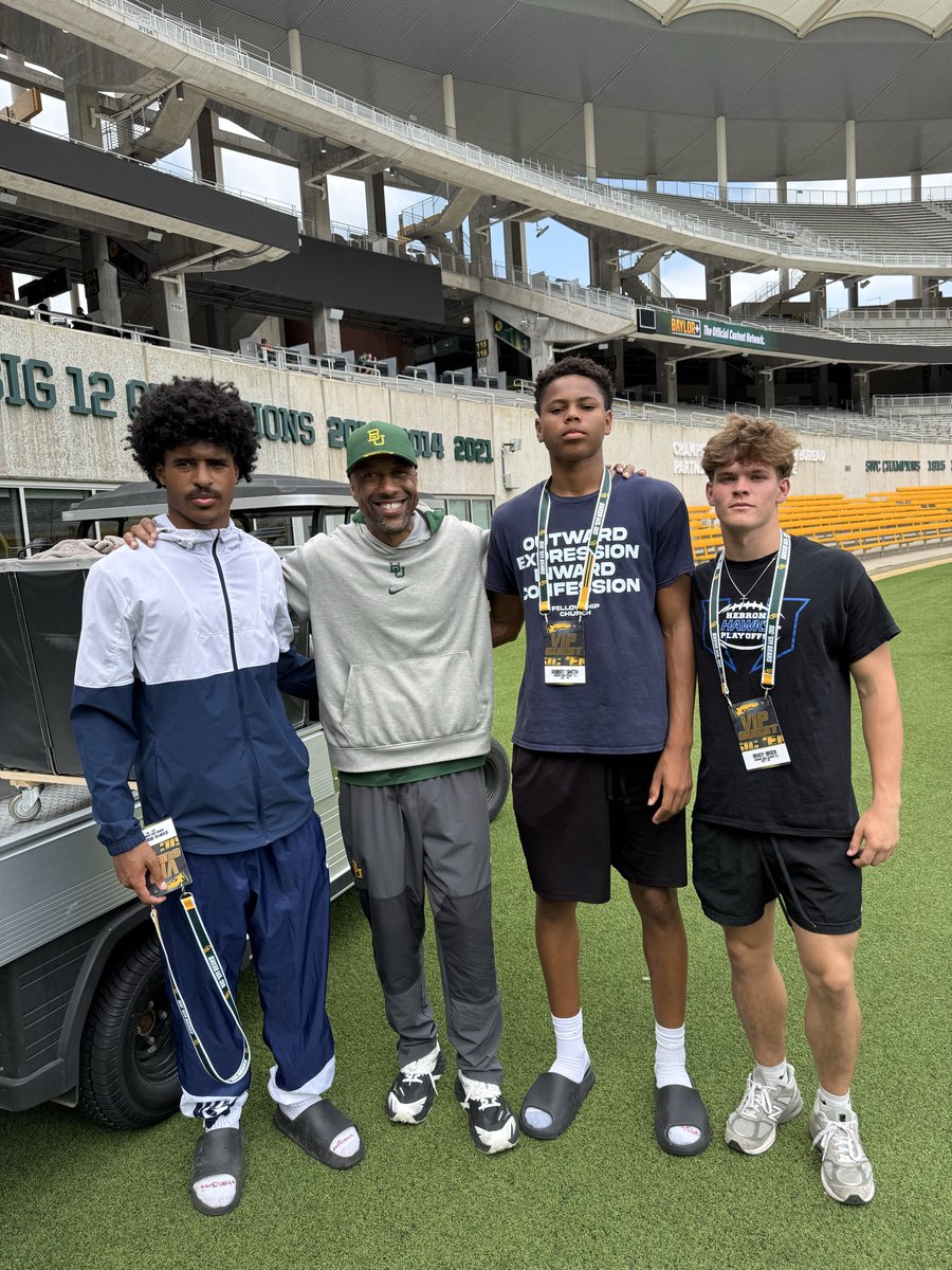 Brady_Brock08's tweet photo. Appreciate all the coaches for their time @BUFootball definitely had a great experience 🐻🐻🐻@CoachDaveAranda @CoachMCScott @CoachDBaker81 @Jamar51Chaney @anthonyajmauro @LarryBaylorFB https://t.co/vKcNQdB8qE