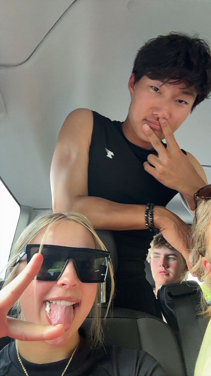 Avery West tweet media