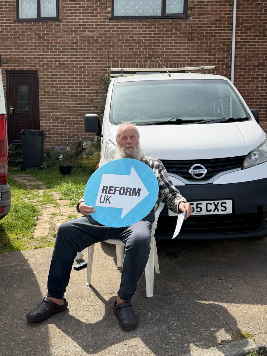 ReformUKEEE's tweet photo. Alongside our fantastic pop-up yesterday, our brilliant members &amp; volunteers have been out in Topsham and the support has been incredible.

Including these two wonderful Topsham residents who asked for signs to proudly show their support for Reform UK.

Momentum is growing! https://t.co/s4tmpDSOxG