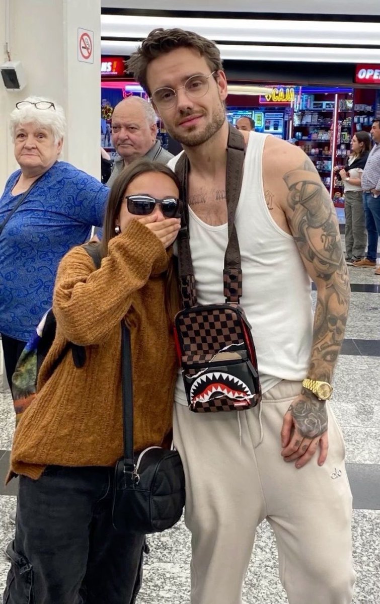 ‼️Liam fought back‼️Liam tried to defend himself‼️

In the photos from the patio, and also the ones released by newspapers, you can see that one of the straps on Liam’s bag - the one in the photo - was torn off. This isn’t some cheap bag. Straps like that don’t just break from a