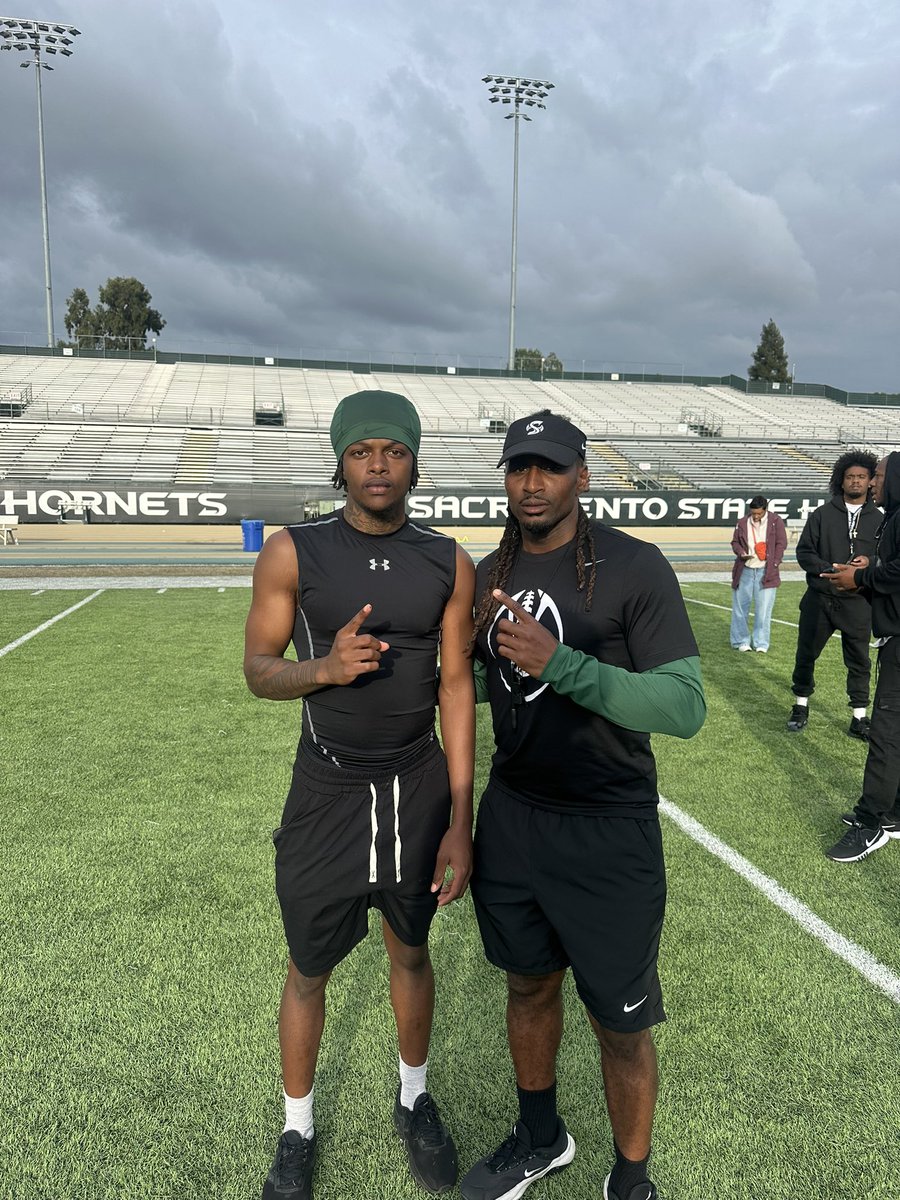 oshacasey6's tweet photo. Thanks For Having Me For The Spring Game. Stingers Up 🐝👆🏿! @dakari_monroe21 @Nique2Coach @CoachAdamClark @CoachKrich79 https://t.co/D59fgCN7Zv