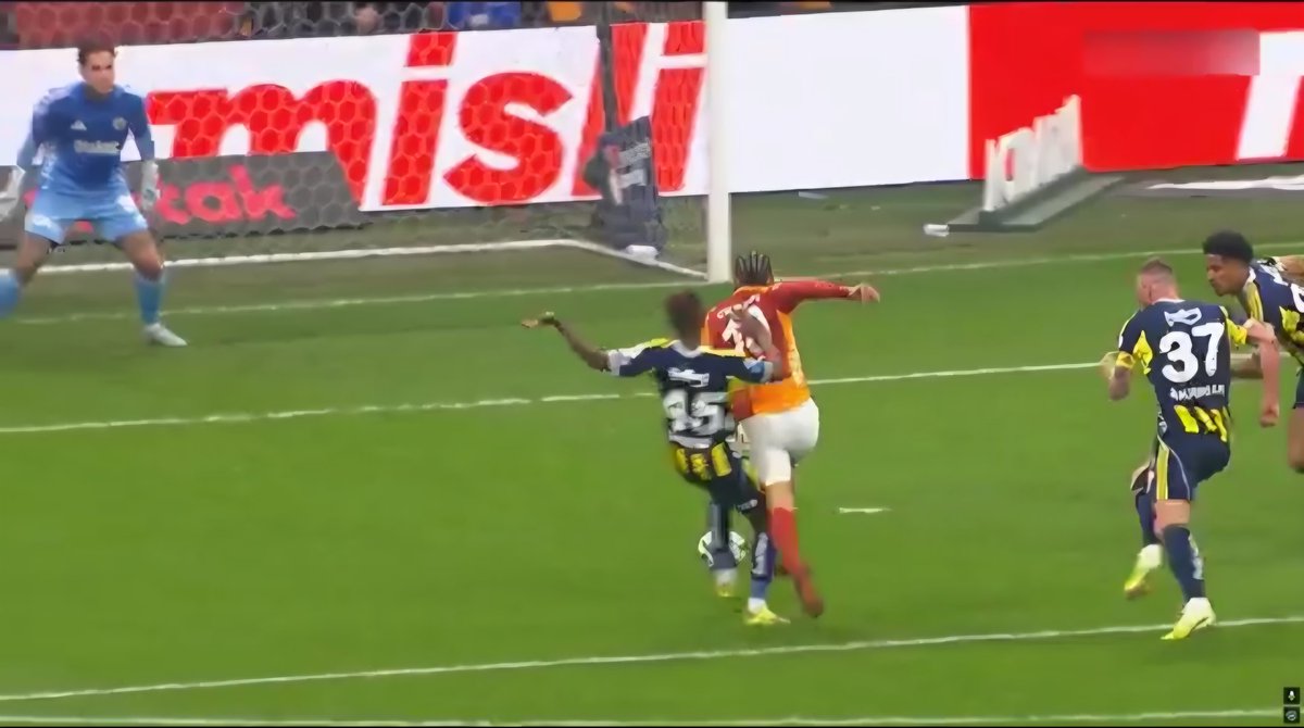 Derin Galatasaray tweet media