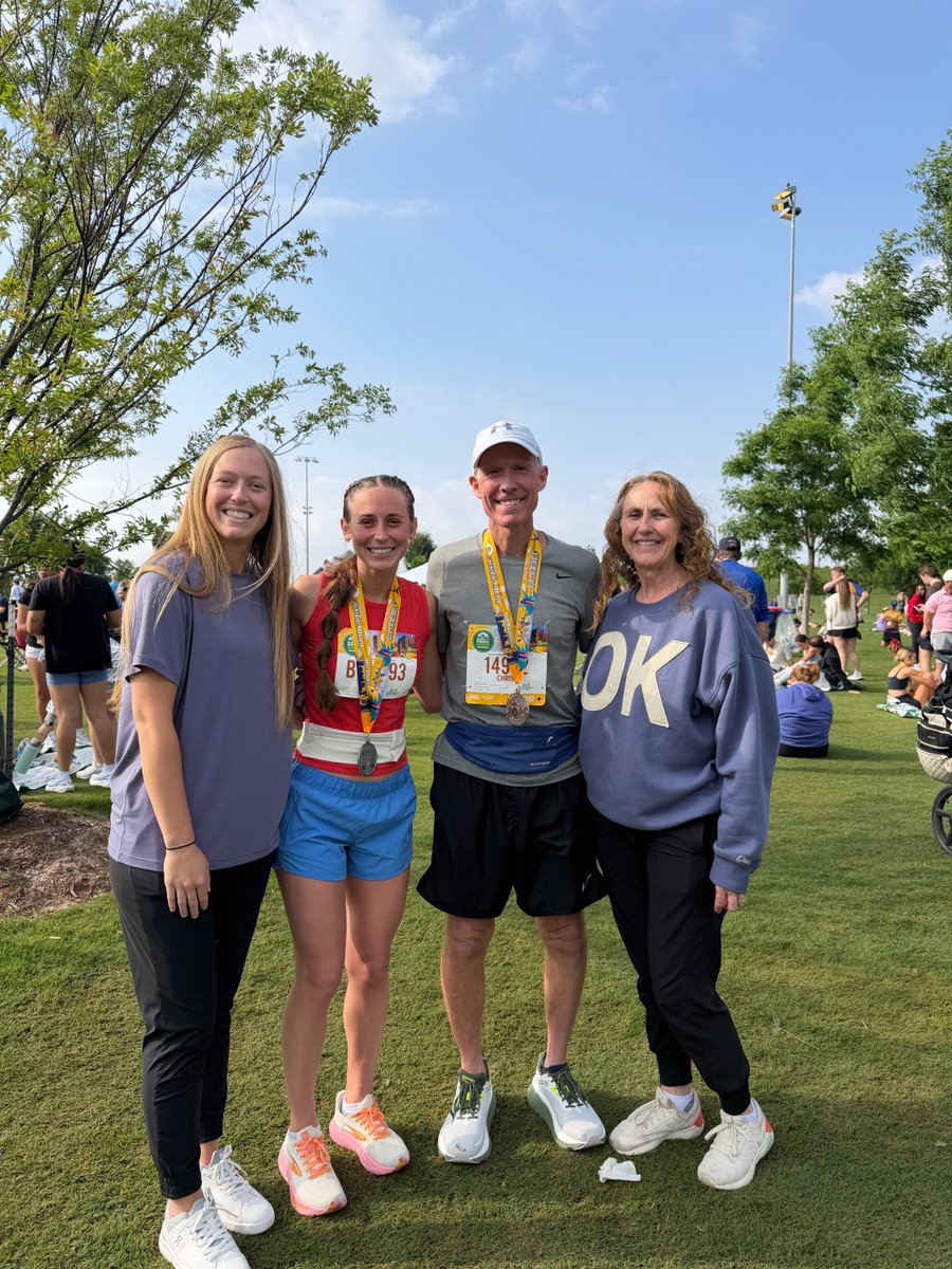 Chris_MLeGrande's tweet photo. Running is a family event. So thankful for the support of this amazing group of people! Always there to offer encouragement! #RuntoRemember https://t.co/5ju9dJA8cA