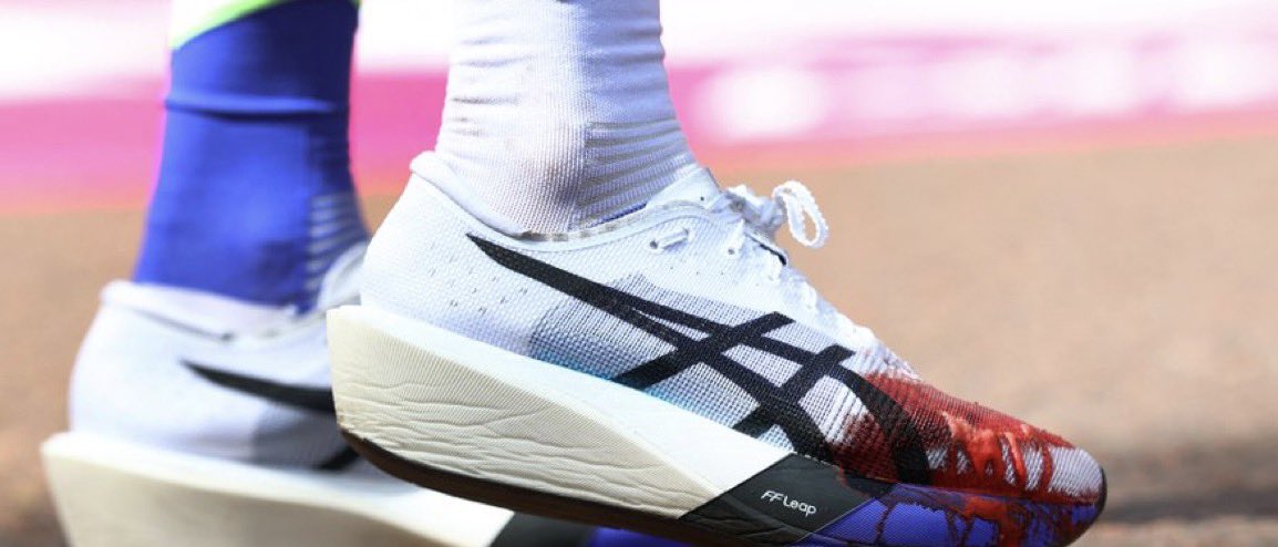 The 3 Stephens tweet media