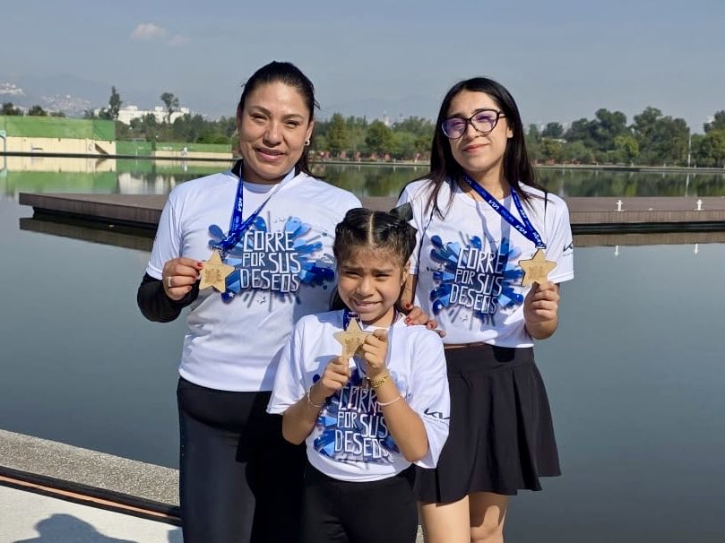 KiaMexico's tweet image. ¡Cruzamos la meta juntos! 🏃‍♀️🏃‍♂️✨ 

Sonrisas, emoción y un mismo propósito. 

¡Gracias por sumar kilómetros con @MakeAWishMx y #Kia en #CorrePorSusDeseos para hacerlos realidad! 💙🚗

#CorreConKiaPorSusDeseos #MakeAWish