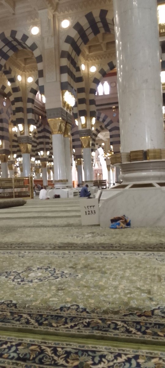 uncle_green_'s tweet photo. ھناك تطمئن القلوب، وتذوب الهموم بين أزقتها.
اللهم ارزقنا العودة إليها، صلاةً في روضة نبيك، ودمعة شوق لا تنقطع 🤍 https://t.co/gzoQzpHw3S