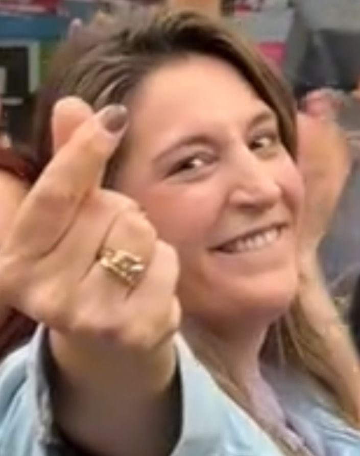 m a r i l ú tweet media