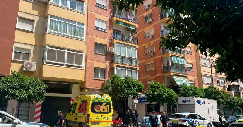 malagahoy_es's tweet image. Muere una mujer tras caer de una séptima planta en Málaga #Málaga