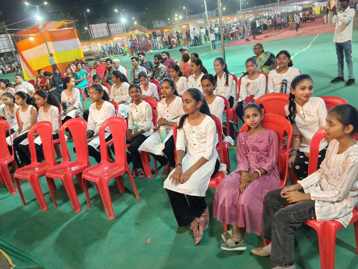 PandhurnaPRO's tweet image. #स्वदेशी_जागरण_मंच #पांढुर्णा के तत्वाधान में स्वदेशी मेले का गरिमामय समापन

आत्मनिर्भर भारत के संकल्प के साथ स्वदेशी उत्पादों को बढ़ावा देने का संदेश

RM:facebook.com/share/p/1B6vME…

@CMMadhyaPradesh @JansamparkMP
@DMPandhurna #पांढुर्णा