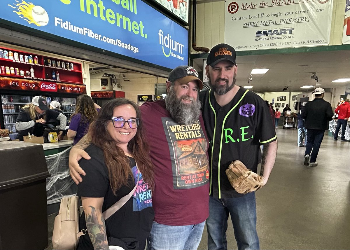 WretchedRentals's tweet image. Taking in a Sunday @seadogs game and supporting a great cause.  Please check out and support @scarenh 

#WretchedRentals #HorrorFamily #HorrorFam #HalfwayToHalloween #HorrorCommunity #Charities #Portland #SeaDogs