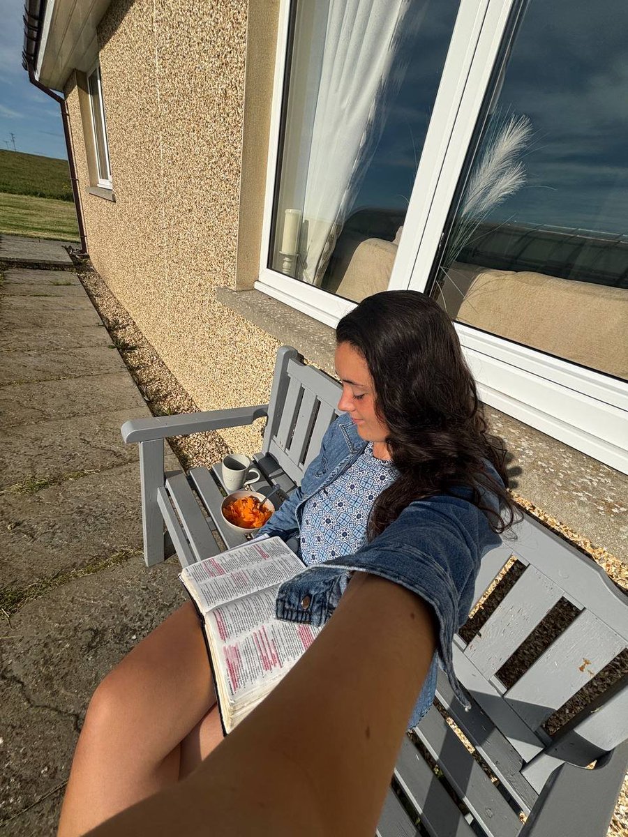 Neve 🌷 tweet media