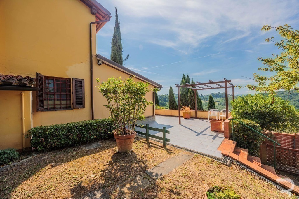 italianhouses's tweet image. 🌅🏡 Villa in Cigoli—3 levels, panoramic views &amp;amp; 4,000m² land 🌳 Pool, olive grove &amp;amp; BBQ 
🍕Easy reach of Pisa and Florence 
💶€715,000

Dream home or countryside escape?
italianhousesforsale.com/property-in-it…
#PropertyItaly #Tuscany #SanMiniato #Pisa