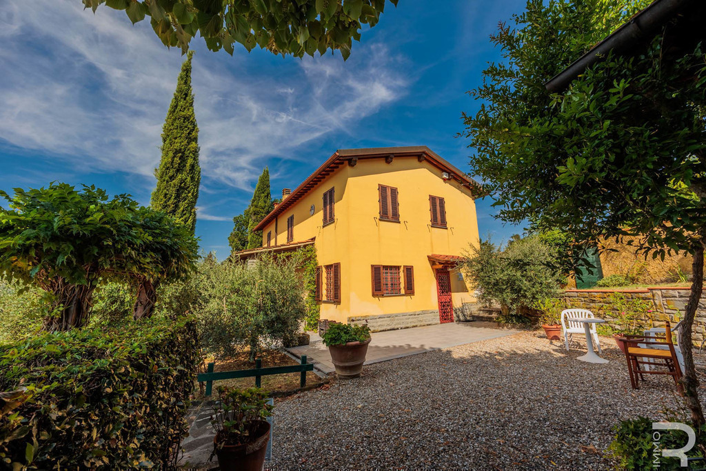 italianhouses's tweet image. 🌅🏡 Villa in Cigoli—3 levels, panoramic views &amp;amp; 4,000m² land 🌳 Pool, olive grove &amp;amp; BBQ 
🍕Easy reach of Pisa and Florence 
💶€715,000

Dream home or countryside escape?
italianhousesforsale.com/property-in-it…
#PropertyItaly #Tuscany #SanMiniato #Pisa