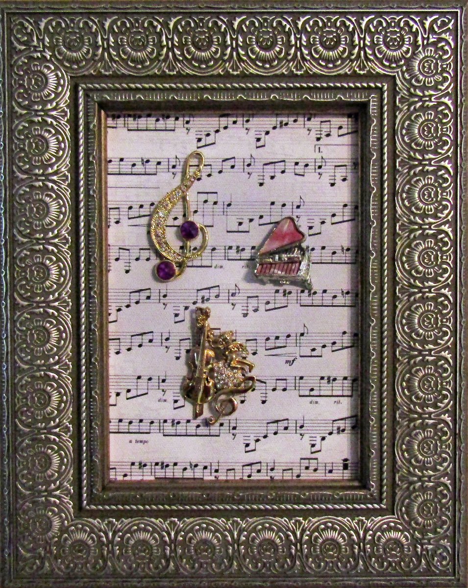Carolyn40679267's tweet image. Framed Jewelry Art Music #1 #MusicLoverGift #OOAK #Handcrafted #FramedJewelryArt #Original #UniqueGift #Repurpose #VintageJewelry #Decor bartlettpairart.com/product/framed… via @jimmiesart