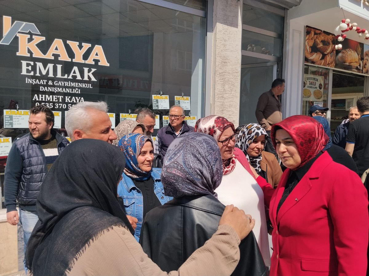 ferihaertorun26's tweet photo. 71 Evler Mahallemizde, güçlü ve fedakâr kadın teşkilatımızla bir araya gelerek istişare toplantımızı gerçekleştirdik.
Kadınlarımızın azmi, emeği ve gayretiyle yürüttüğümüz çalışmalarımızı değerlendirerek, önümüzdeki süreçte atacağımız adımları istişare ettik.
Birlik ve beraberlik içinde, kadınların gücüyle yolumuza kararlılıkla devam ediyoruz. 💪