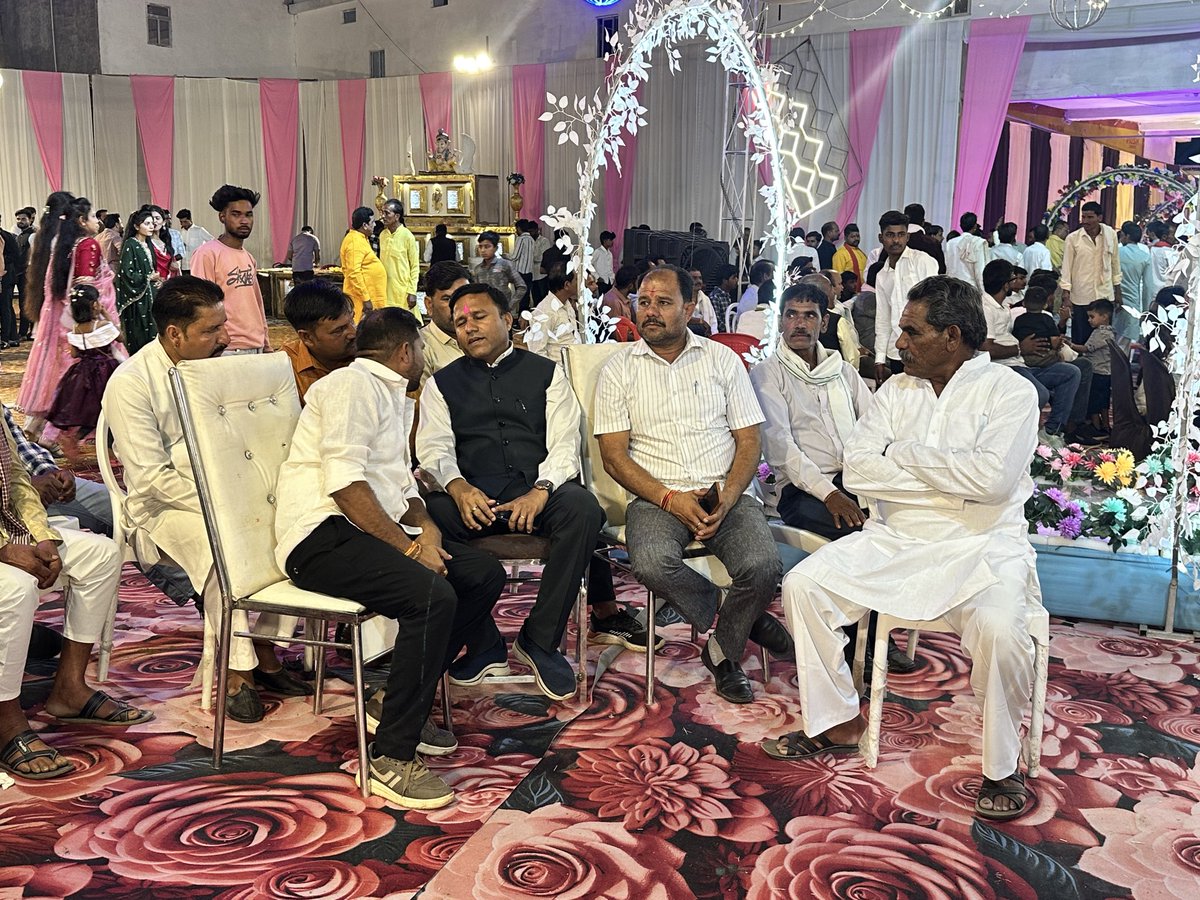 विधानसभा क्षेत्र के झरौली से श्री जग्गा केवट जी की बेटी एवं पाठादो से श्री रघुनाथ यादव ( पूर्व सरपंच ) की बेटी रानू के शुभ विवाह एवं आशीर्वाद समारोह में सम्मिलित हुआ।

दोनो बहनों को शुभ विवाह की अग्रिम बधाई एवं सुखद, समृद्ध व मंगलमय दाम्पत्य जीवन के‌‌ लिए अपना स्नेहपूर्ण आशीर्वाद