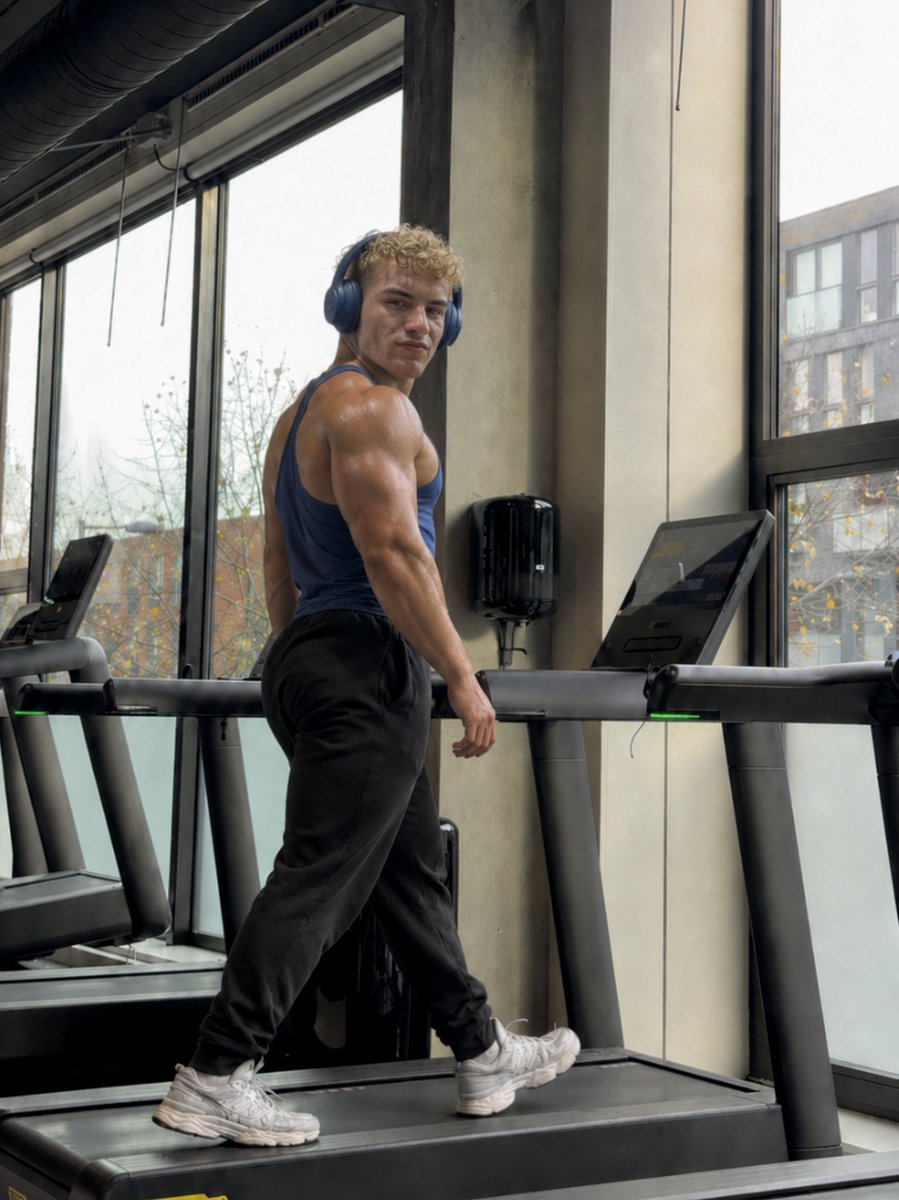 JPBeach99's tweet image. walk b^tch #mlm #gay #workout