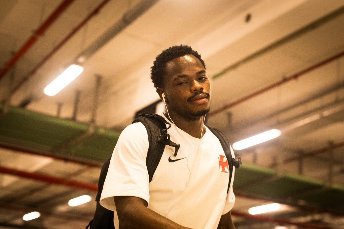 VascodaGama's tweet image. Elenco vascaíno já no palco de mais um desafio! 📍🏟️

📸: Dikran Sahagian | #VascoDaGama