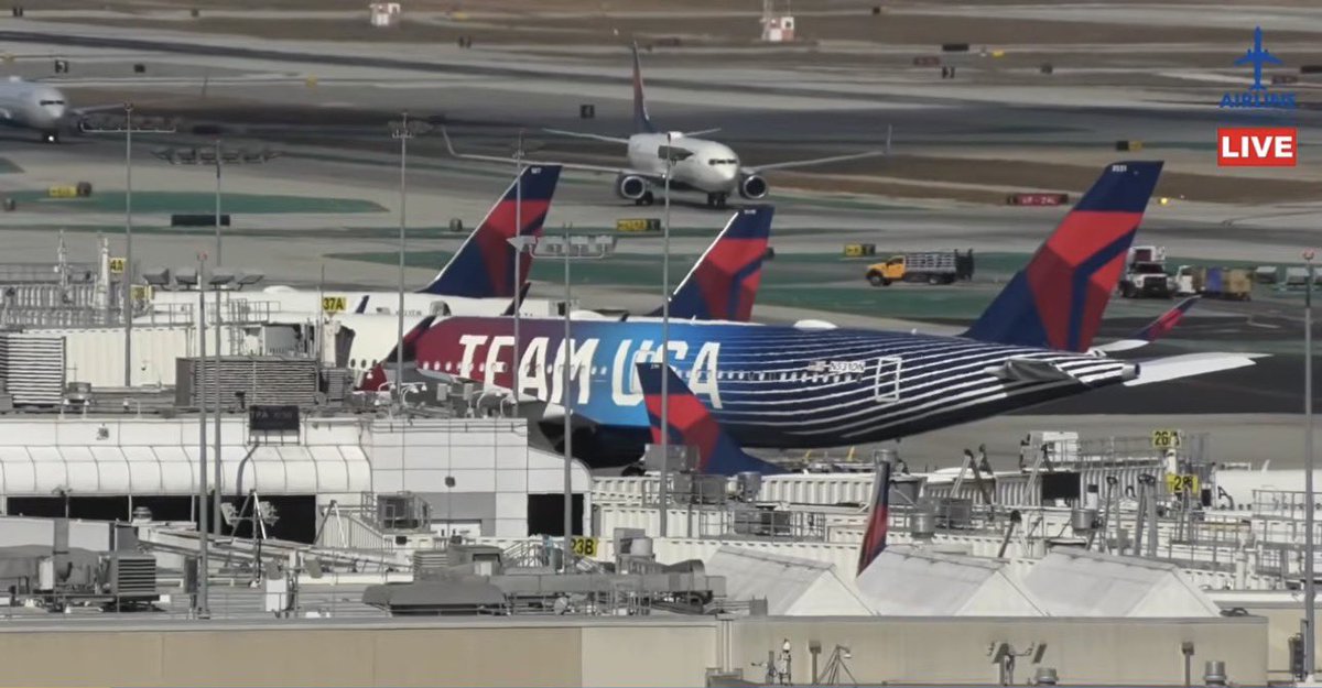 airlinevideos's tweet image. It’s a beautiful day for some LAX plane spotting ✈️🌴☀️🕶️ Join us for amazing views from high atop the H Hotel! 
#aviation #airport #losangeles 

🔴LIVE LOS ANGELES (LAX) AIRPORT ACTION! (April 26th, 2026) youtube.com/live/xy0uuQvKs… via @YouTube