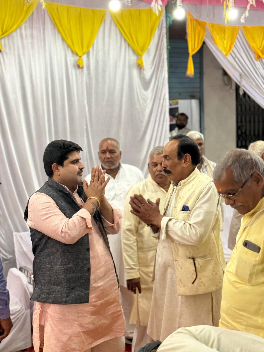 panditratnakar's tweet image. आज रात्रि सोनौरा बाईपास उतैली में श्री रमाकांत द्विवेदी जी के बेटे के शुभ तिलकोत्सव कार्यक्रम में शामिल होकर अपनी शुभकामनाएं दी,

#Viral #tilak #post #ShivaChaturvedi