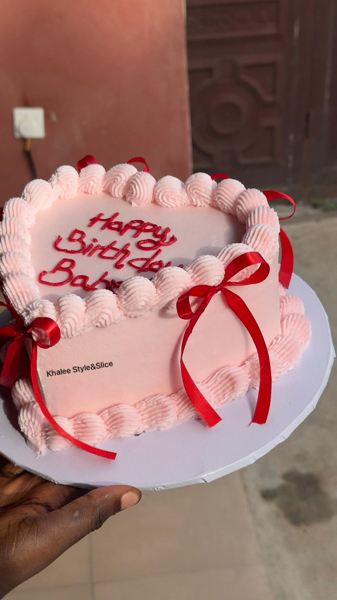 Tawakhalee2's tweet image. That sweet girl of yours deserves something this cute 💕

Cake Description: Size 6”heart shaped cake
Buttercream frosting 
Send us a dm to place an order🤗

📍Lokoja,Kogi state 
#HeartshapedCake
#Birthdaycake
#Cake
#Lokoja