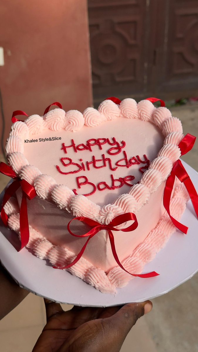 Tawakhalee2's tweet image. That sweet girl of yours deserves something this cute 💕

Cake Description: Size 6”heart shaped cake
Buttercream frosting 
Send us a dm to place an order🤗

📍Lokoja,Kogi state 
#HeartshapedCake
#Birthdaycake
#Cake
#Lokoja