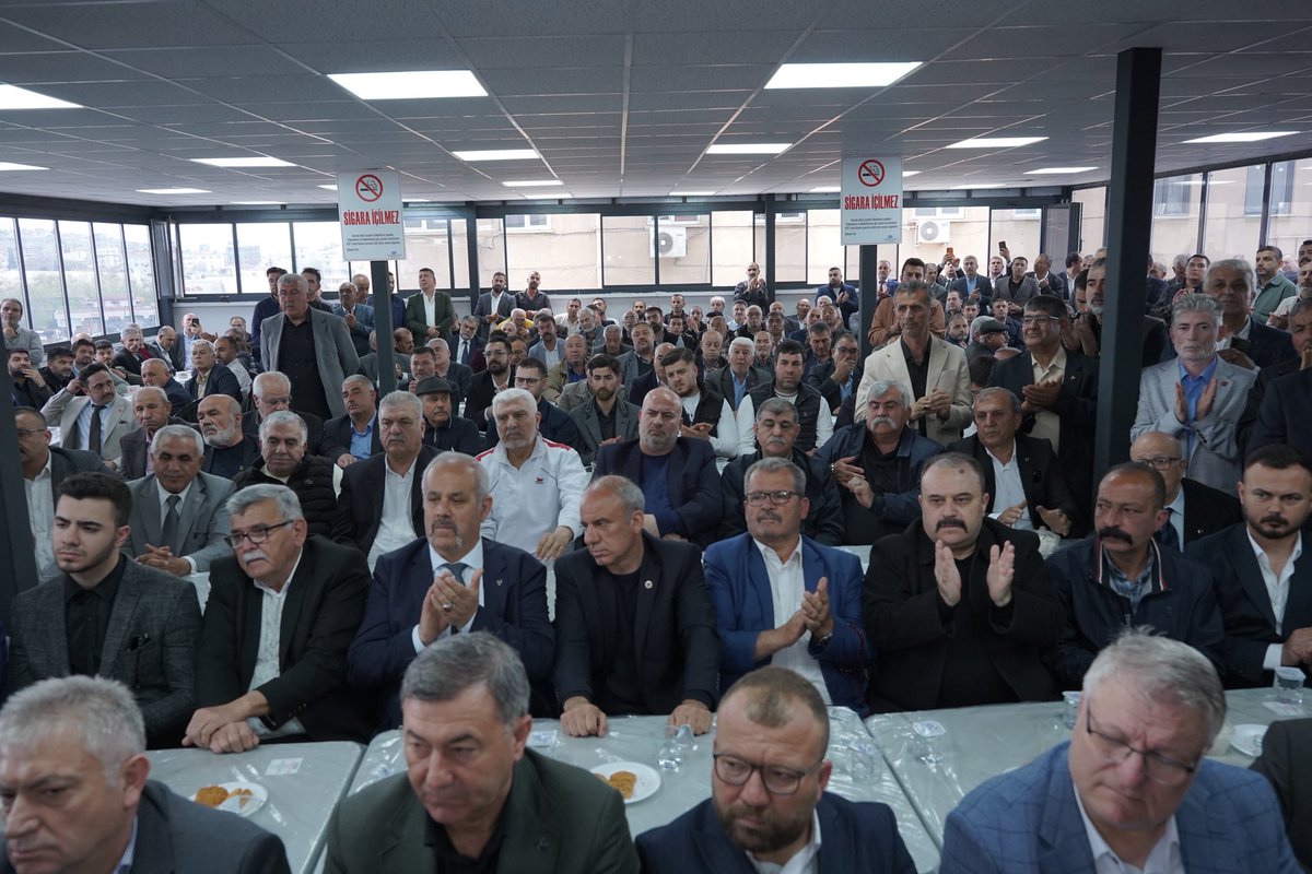 mhp_gaziantep's tweet photo. İl Başkanımız Mehmet Sait KILIÇ Bey, Ülkü Ocakları İl Başkanımız Cenk GECE, 27. Dönem Milletvekilimiz A.Muhittin TAŞDOĞAN, geçmiş dönem parti ve Ocağımıza hizmet etmiş İl Başkanlarımız ile birlikte il binamızda düzenlen çay programına katılarak, ülküdaşlarımızla bir araya geldiler.