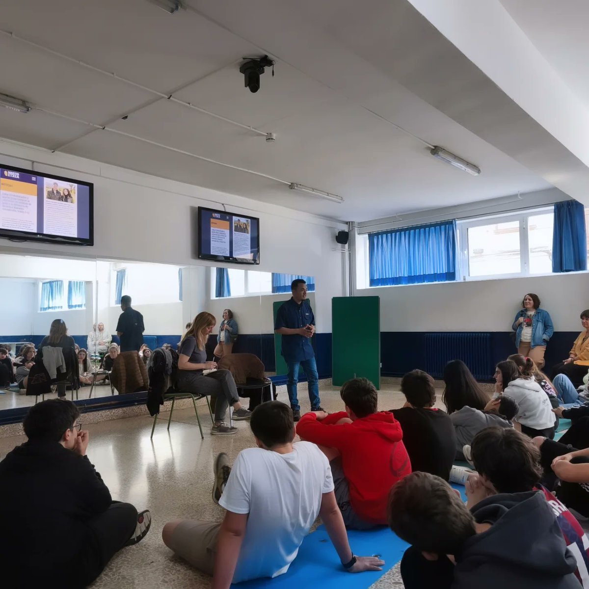 Unidehc's tweet image. 🌍 #Incidencia #Internacional #Bilbao #Durango #PaisVasco. 

Hace unas semanas nuestro Abogado y Vocero de #UNIDEHC. @joya_rudy. Estuvo en el Instituto Público de la Ciudad de Durango. En el cual converso con jóvenes sobre: (Derechos Humanos y Migraciones). 📝⚖️

También explico