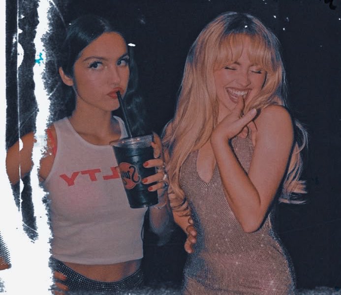 ✧ 𝑫𝐚𝐩𝐡𝐧𝐞 𝑳𝐮𝐱 . tweet media