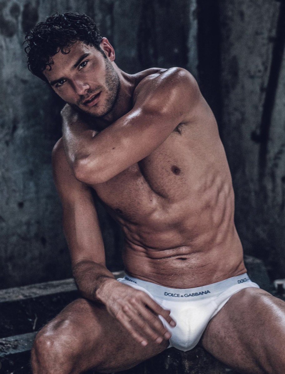 konradhawkins's tweet image. #photographer #malemodel #photoshoot