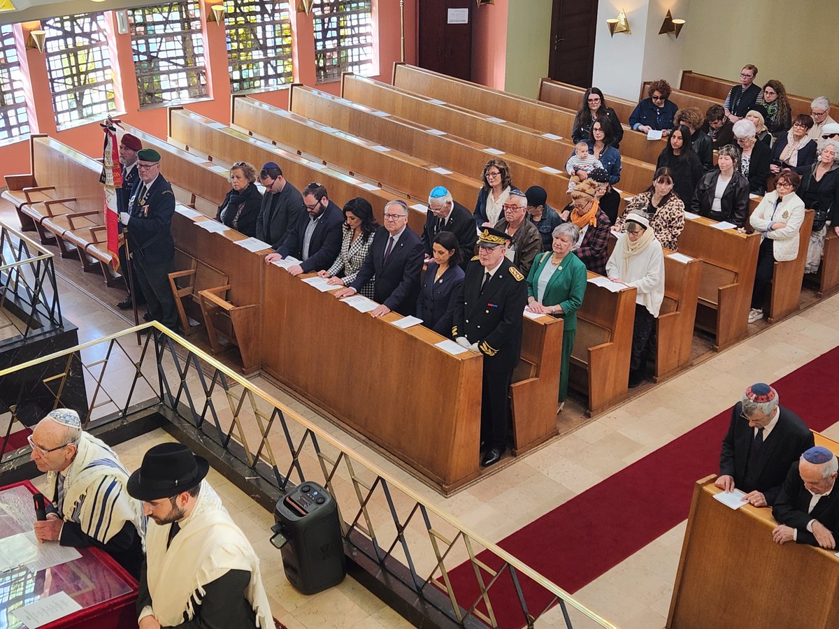 Prefet57's tweet image. #Mémoire 🇫🇷 | Journée nationale du #souvenir des victimes et des héros de la #déportation également commémorée à #Thionville 

Philippe Deschamps, sous-préfet de Thionville, a également présidé la cérémonie commémorative qui s’est tenue, ce dimanche 25 avril. Un hommage solennel