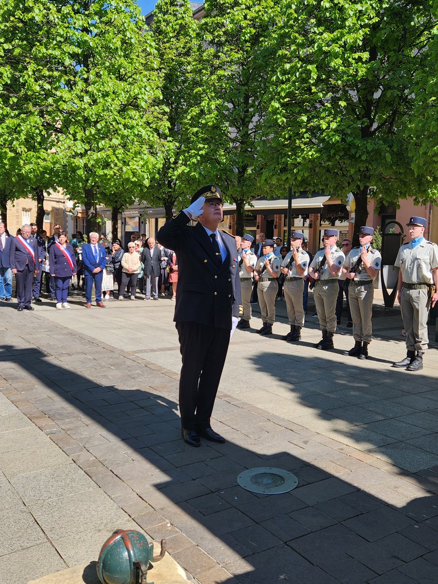 Prefet57's tweet image. #Mémoire 🇫🇷 | Journée nationale du #souvenir des victimes et des héros de la #déportation également commémorée à #Thionville 

Philippe Deschamps, sous-préfet de Thionville, a également présidé la cérémonie commémorative qui s’est tenue, ce dimanche 25 avril. Un hommage solennel