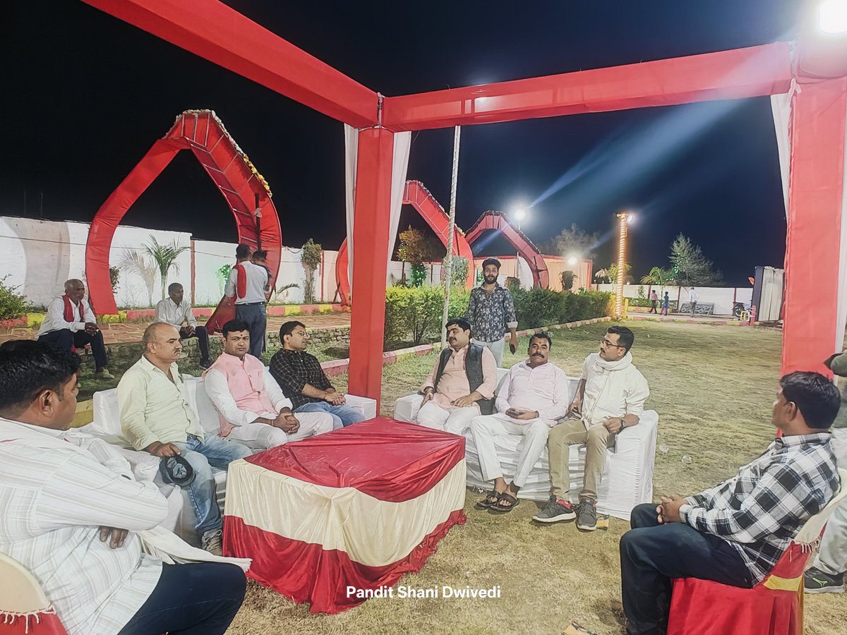 panditratnakar's tweet image. आज रात्रि रिया मैरिज गार्डन में श्री मुनेश यादव जी की बेटी के वैवाहिक कार्यक्रम में शामिल होकर अपनी शुभकामनाएं दी,

#viral #shadi #treding #ShivaChaturvedi