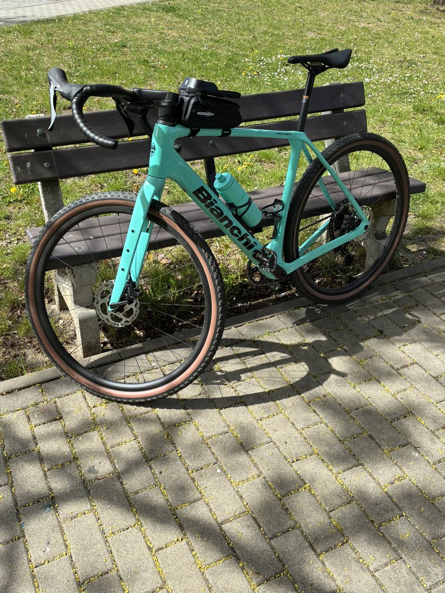PetrFranc1's tweet photo. @TomasKnedlik Zdravím kolegu od Bianchi https://t.co/EuEBm1pU7K