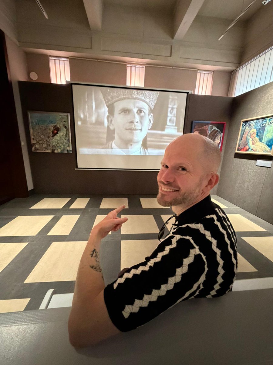 PawelOlearczyk's tweet image. Jednym z moich pierwszych razów w telewizji było pojawienie się w programie 'Kuchnia Papieska" w roli Karola Wojtyły. Fragmenty do tej pory wyświetlane są w Muzeum Jana Pawła II w Łagiewnikach 😎🫠🙏🏻
#kuchniapapieska #actorslife