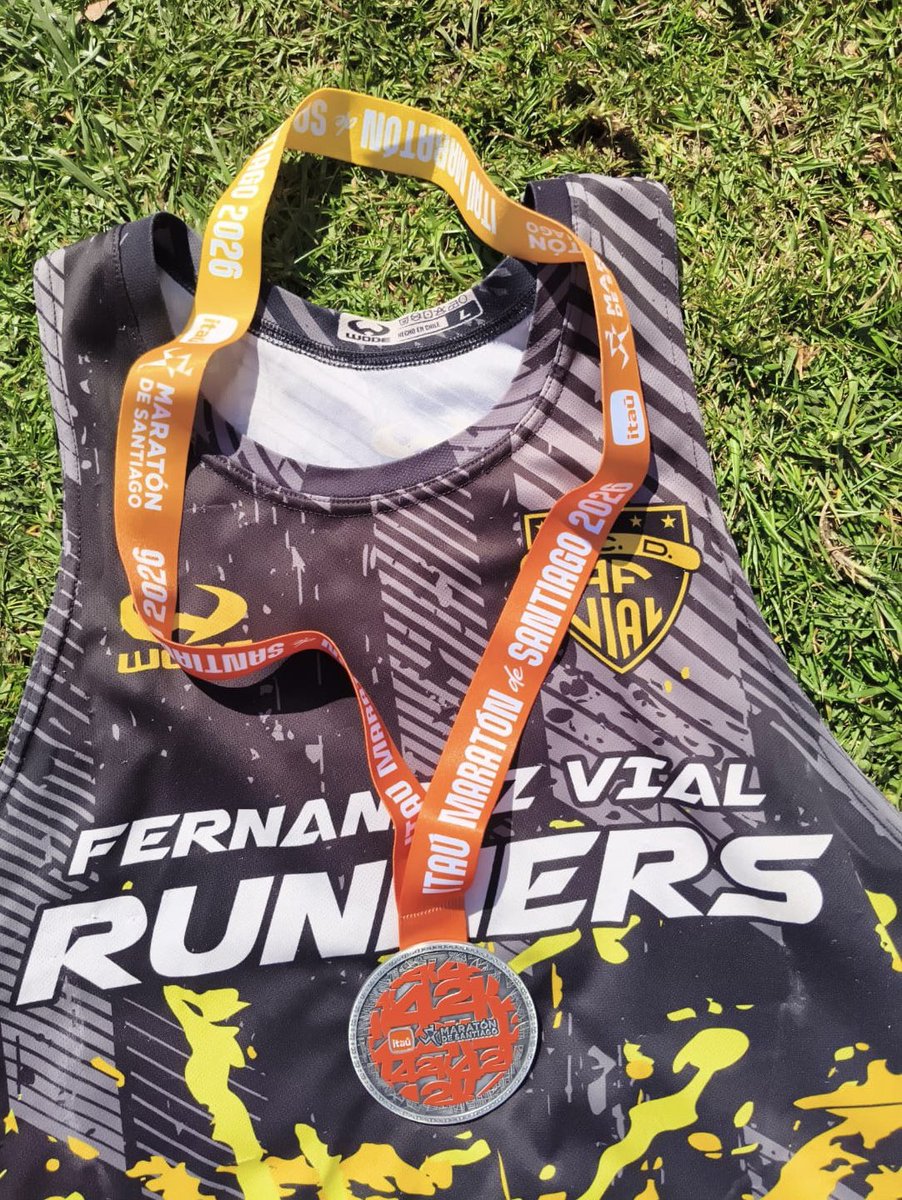 Vial_Runners's tweet photo. Misión cumplida 🖤💛🏃‍♂️…. Próximo destino; internacional 🇦🇷 #MaratondeSantiago #42K https://t.co/6HgKXZXWQi