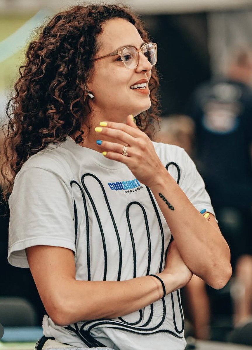 Unpaid1ntern's tweet image. There’s a lady in this GTWorld America race I’m watching and her name is Therese Lahlouh. 

She used to be a chef and a journalist but now she hauls ass in a Porsche GT3 as part of their driver program.

I think she’s #cool