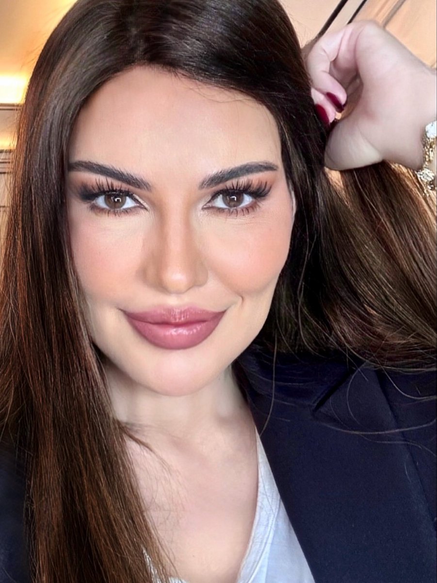Darine Hamze دارين حمزه tweet media