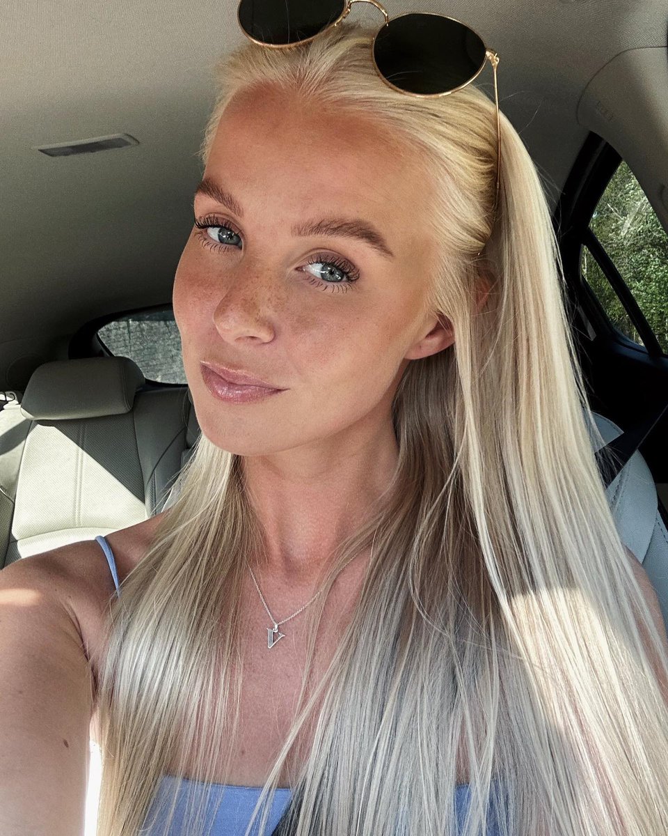 maga_patriots47's tweet image. This is me. I’m a patriotic woman and a long time Trump supporter. 

Are you also MAGA like me?  
#MAGA