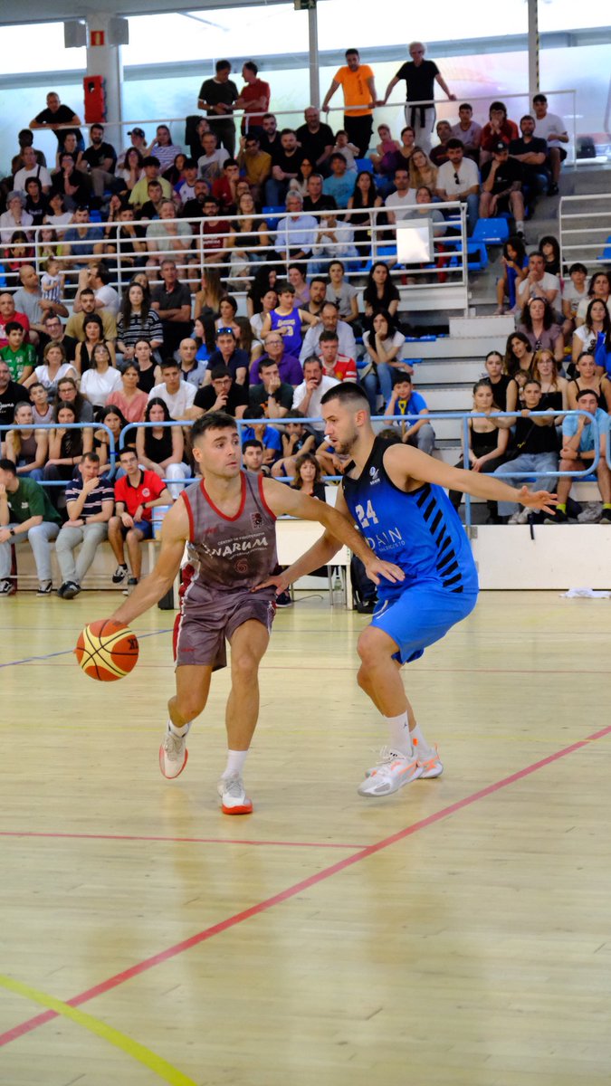 FNBaloncesto's tweet photo. ¡TENEMOS CAMPEÓN! 🏆
Final de infarto en el Polideportivo de Noain. 🔴¡Directo desde el Polideportivo de Noain! 🏀 El CBASK se corona campeón en esta apasionante Final Four de la Segunda División Masculina.
CB NOAIN 64
CBASK 77 https://t.co/iywv7qDVDU