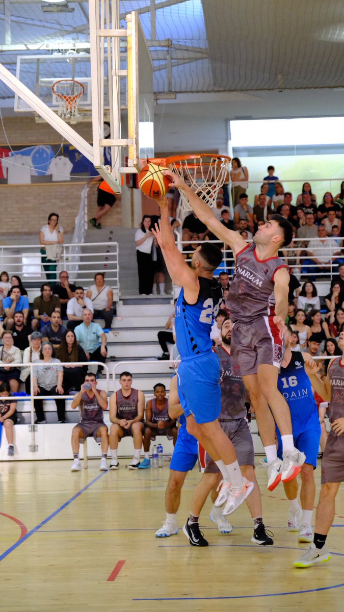 FNBaloncesto's tweet photo. ¡TENEMOS CAMPEÓN! 🏆
Final de infarto en el Polideportivo de Noain. 🔴¡Directo desde el Polideportivo de Noain! 🏀 El CBASK se corona campeón en esta apasionante Final Four de la Segunda División Masculina.
CB NOAIN 64
CBASK 77 https://t.co/iywv7qDVDU