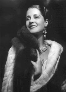 Suzanne08253534's tweet photo. Norma Shearer https://t.co/gIKE1AiLyv